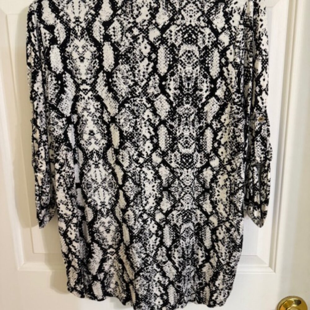 Calvin Klein Black/White Top Roll Tab Sleeve Keyhole Blouse Abstract Print S - Picture 7 of 9